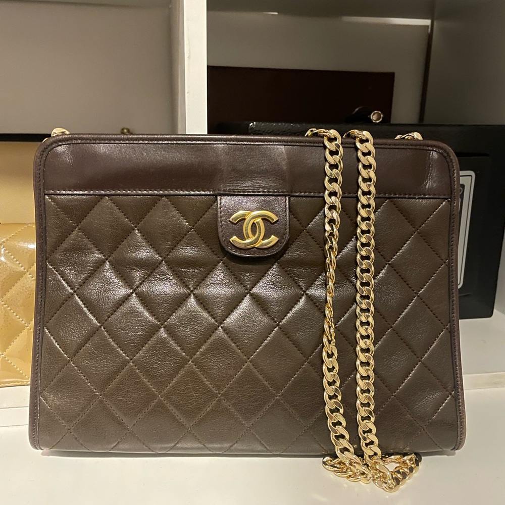 SOLD / Authentic Vintage 80s Chanel Clutch